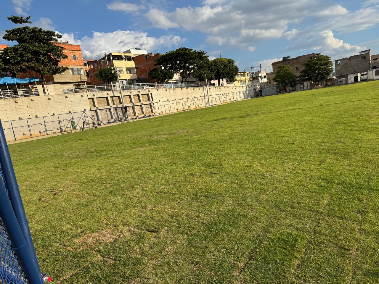 Reforma do campo de futebol, no bairro Bela Vista, Colatina/ES